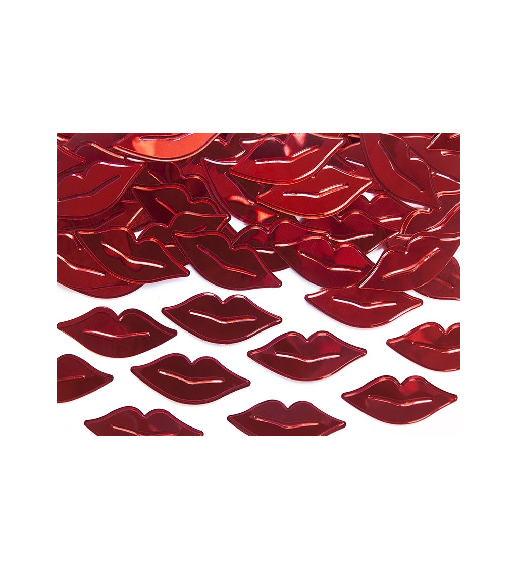 Červené konfety ve tvaru pusinek 